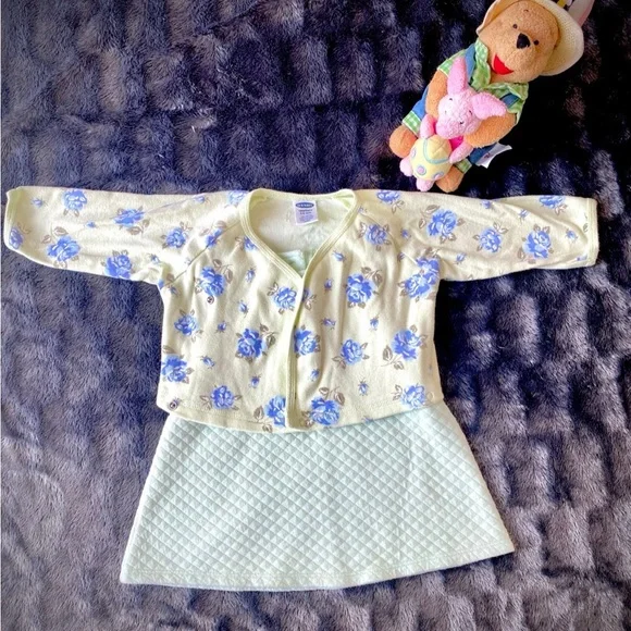 Bundle of 4 pcs cute baby girls clothing (Gap baby & Old Naby Baby) - Picture 12 of 12